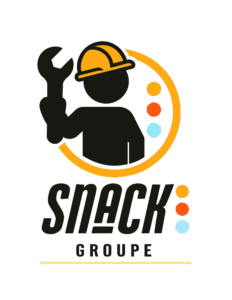 Icône d'une silhouette de technicien avec un casque de chantier et une clé à molette au-dessus du logo Snack Groupe, symbolisant les services de maintenance, de support technique et d'optimisation.